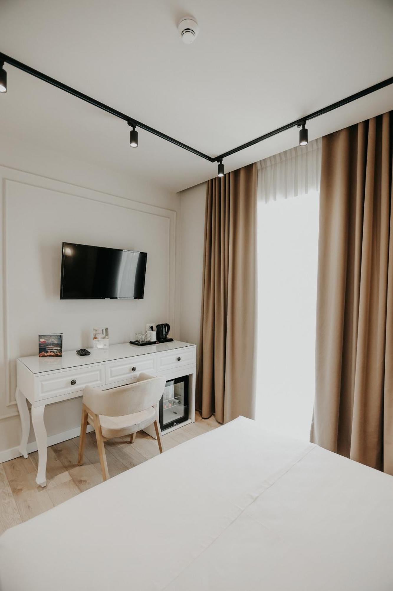 Seaside Hotel Влёра Экстерьер фото