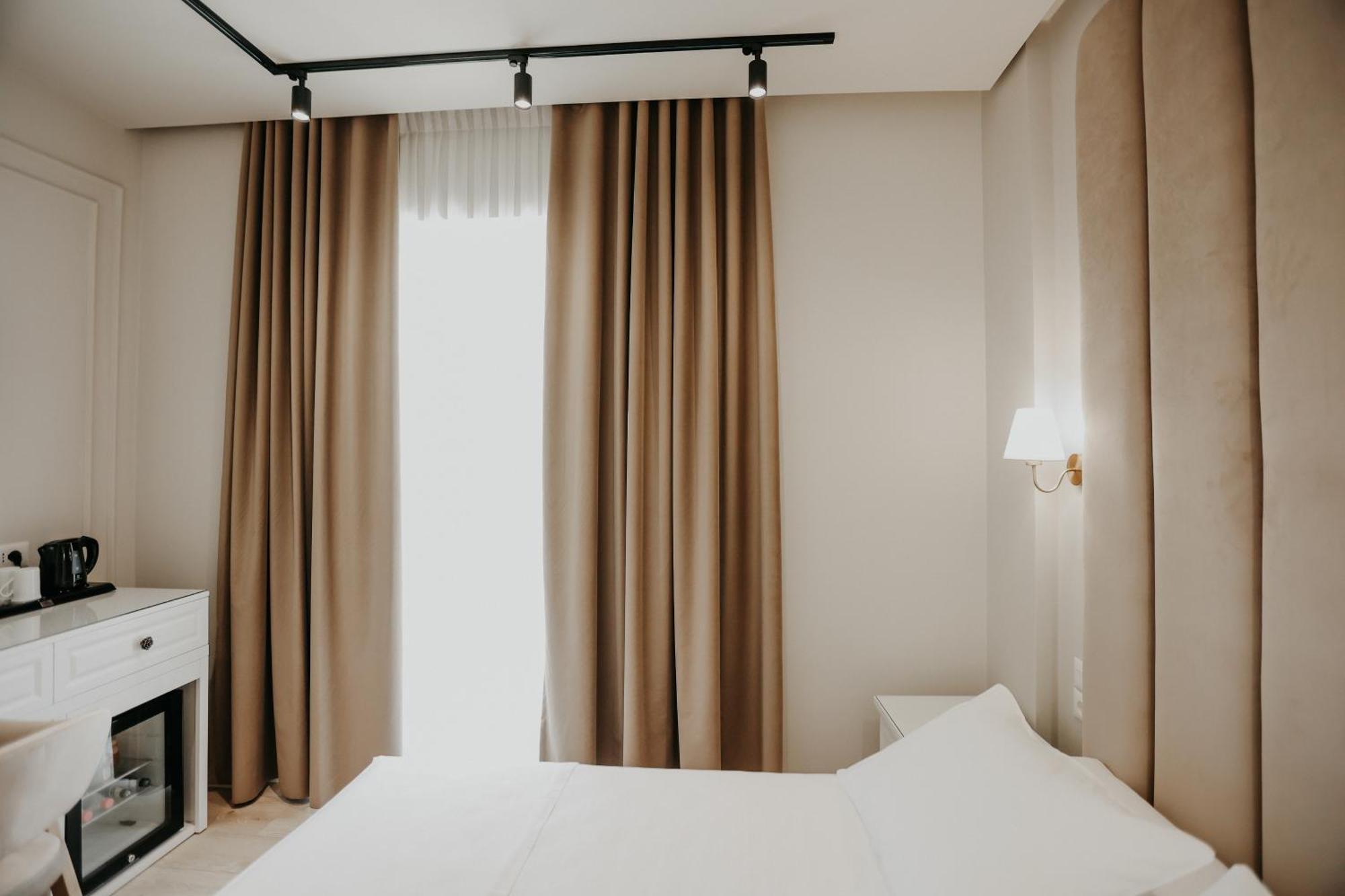 Seaside Hotel Влёра Экстерьер фото